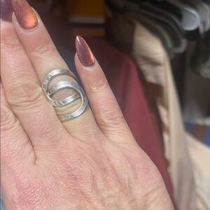 Elegant Silver Swirl Ring